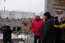 Наиль Магдеев представил директора строящейся школы в 37-м комплексе - Алену Каримову